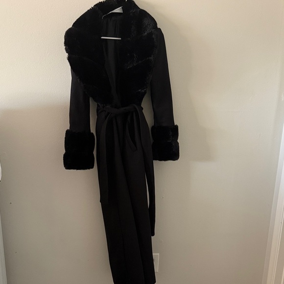 Jackets & Blazers - Elegant Black Faux Fur Trimmed Robe